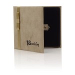 IPB/U - Etui materiałowe beżowe na Pendrive USB 18 urodziny