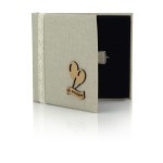 IPR/U - Etui  płócienne z ozdobną wstążką na Pendrive USB z drewnianym dekorem 18 urodziny balony