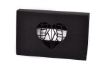 IPGN/CS - ETUI NA PENDRIVE USB CZARNE TEKTUROWE AŻUROWE SERCE 
