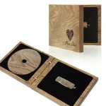 DREWNIANE ETUI NA PENDRIVE USB  I PŁYTĘ IPCW/S Z NAPISEM Nasz Ślub
