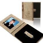 IPFB/C - Etui materiałowe beżowe na pendrive i zdjęcie  pamiątka i komunii św.