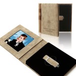 IPFB/D - Etui materiałowe beżowe na pendrive i zdjęcie pamiątka i komunii św.