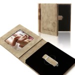 IPFB/F - Etui materiałowe beżowe na pendrive i zdjęcie  pamiątka chrztu św.