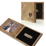 DREWNIANE ETUI NA PENDRIVE USB I ZDJĘCIE IPFW/S Z NAPISEM NASZ ŚLUB